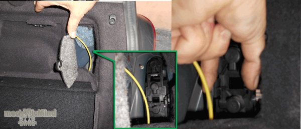 Figura 3: E' indicata la modalità di sgancio della base di fissaggio delle lampadine