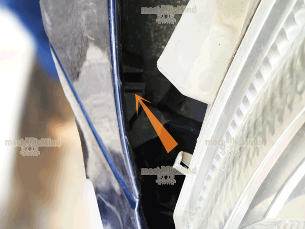 Figura 5: Fissaggio laterale del faro