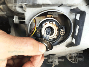 Figura 3: Rimozione Lampadina