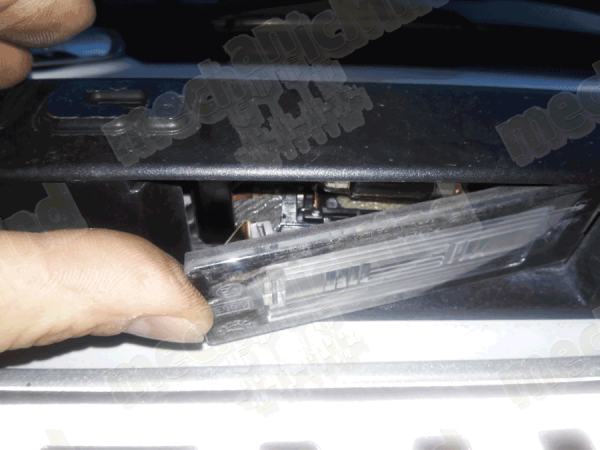 Figura 3: Incastriamo la mascherina nel modo indicato