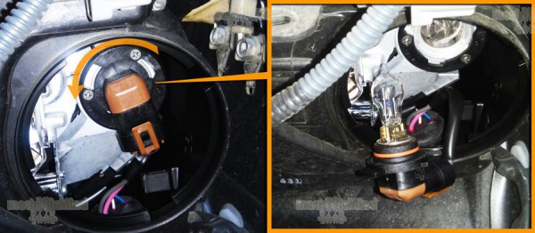 Figura 4: Estraiamo il portalampada ruotandolo in senso antiorario. 